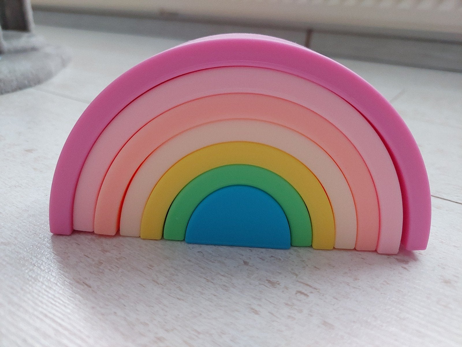Siliconen regenboog decoratie pastel kleuren stapel toren, Overige merken, Verzenden, Overige typen, Zo goed als nieuw