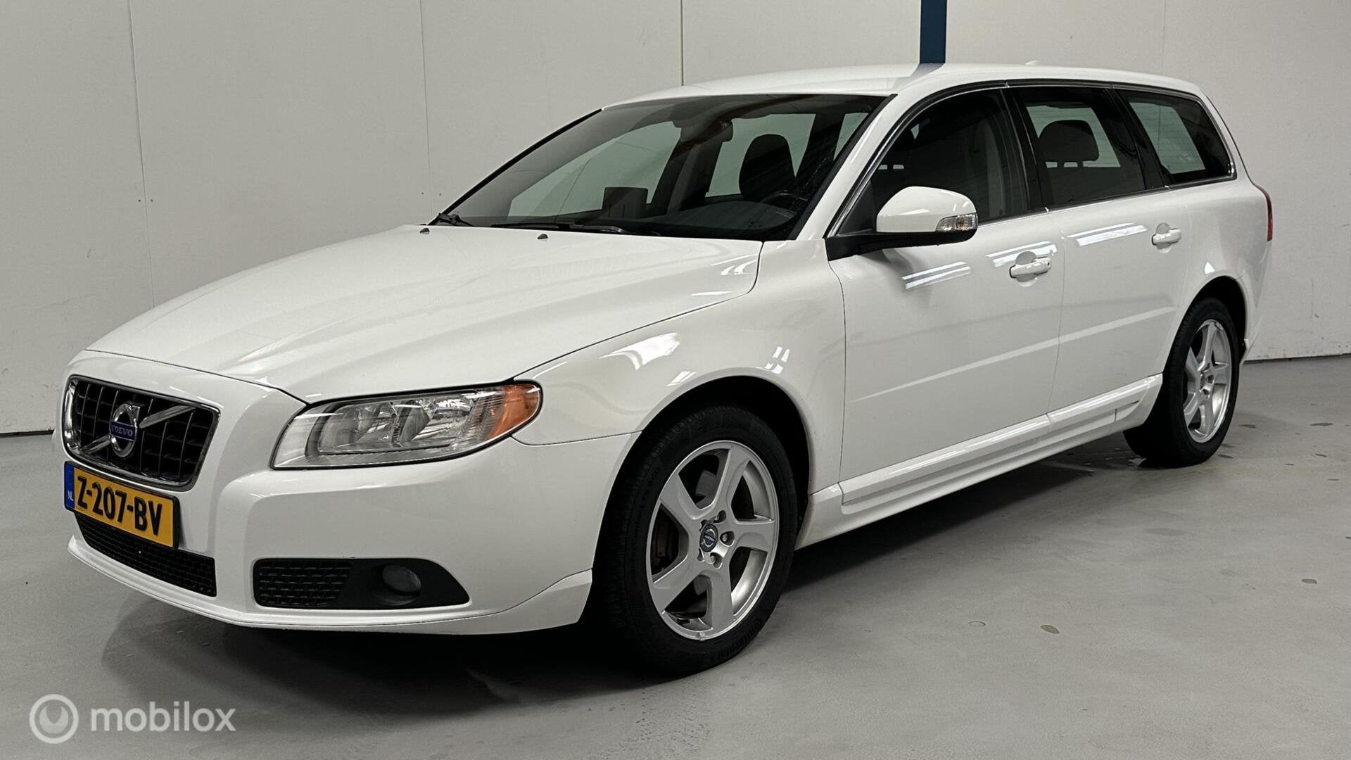 Volvo V70 2.5T Momentum 230PK / AUTOMAAT / NAVI, Auto's, Volvo, 93 €/maand, Euro 4, 1568 kg, 750 kg