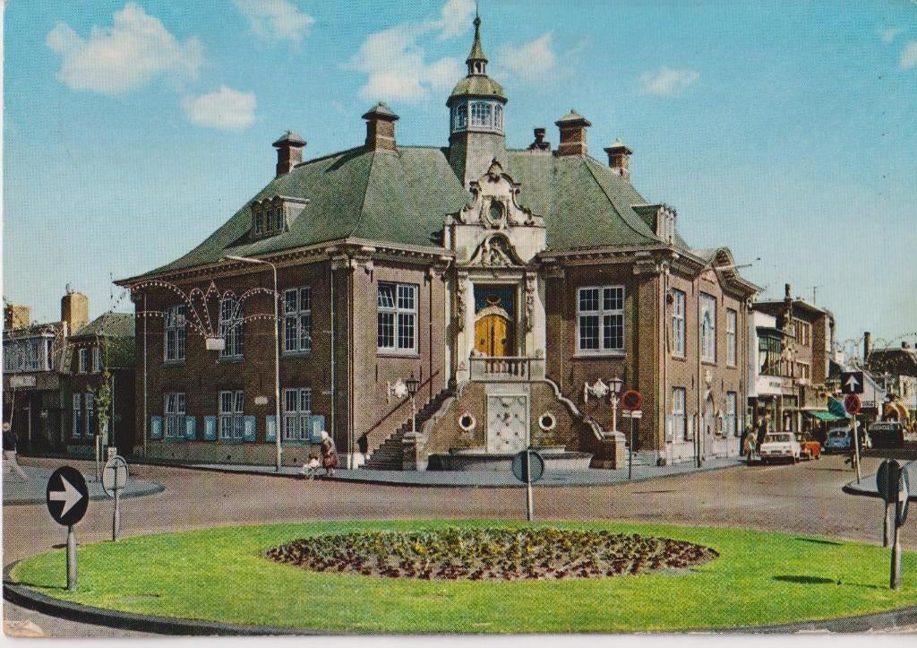 Zandvoort, Stadhuis, Raadhuis met auto's Opel Kadett A, Verzamelen, Ophalen of Verzenden, 1960 tot 1980, Gelopen, Noord-Holland