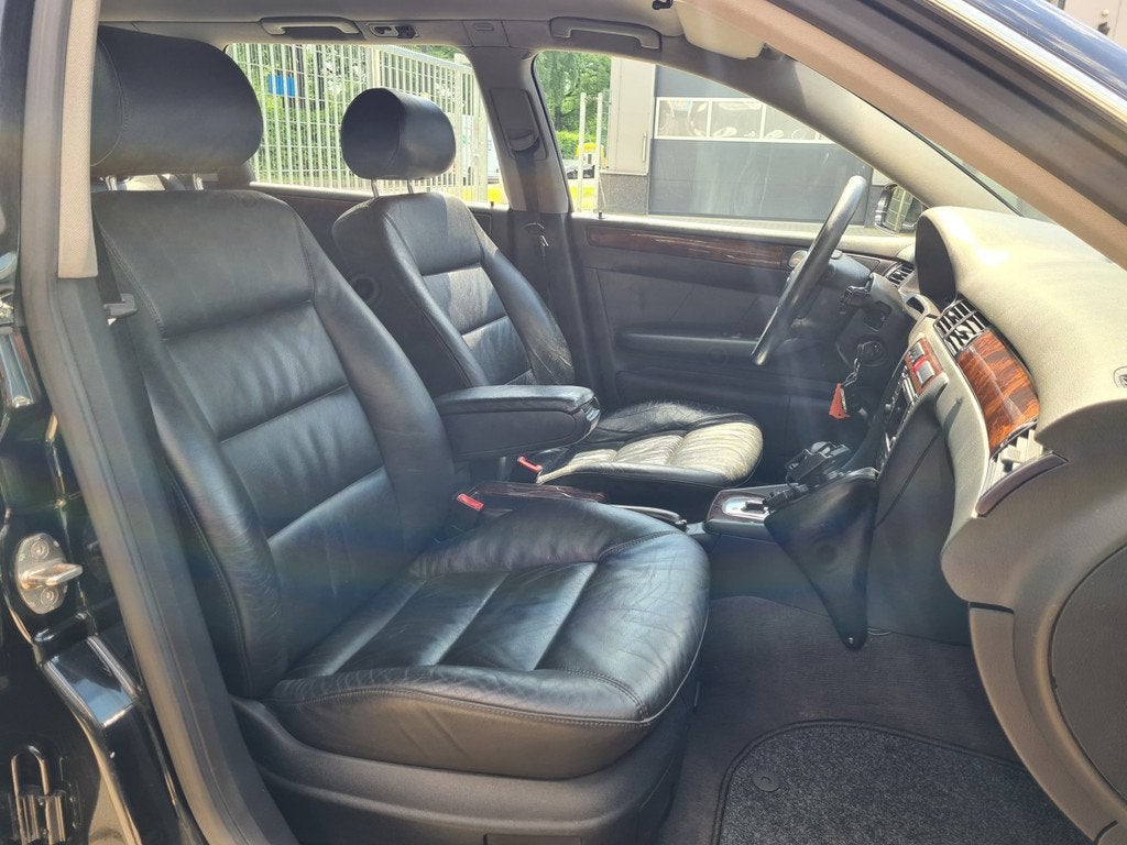 Audi A6 Avant 3.0 Exclusive van 1e eigenaar!, Auto's, Zwart, Zwart, 93 €/maand, Euro 4