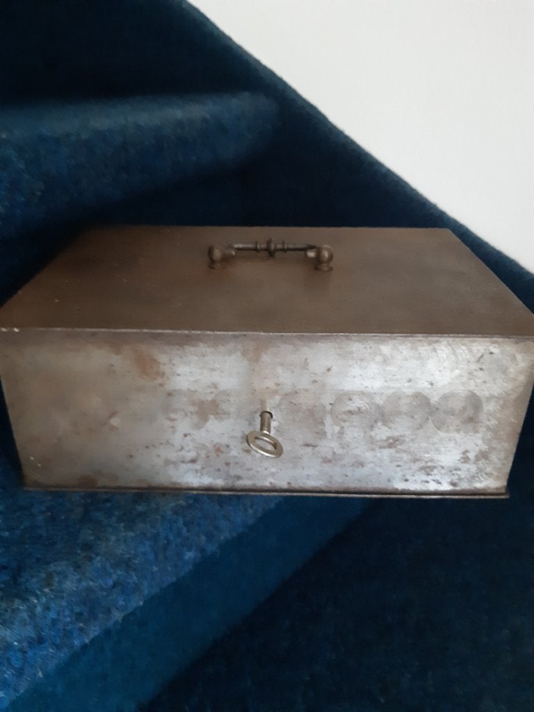 Vintage metalen geldkist, Ophalen of Verzenden, Gebruikt, Metaal of Blik, Overige thema's