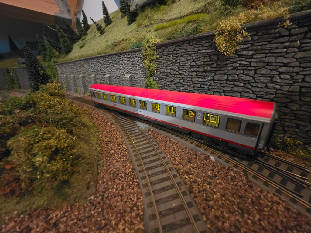 Roco 45353 OBB 1/2 Klasse wagon inclusief verlichting., Hobby en Vrije tijd, Modeltreinen | H0, Gelijkstroom, Wagon, Ophalen of Verzenden