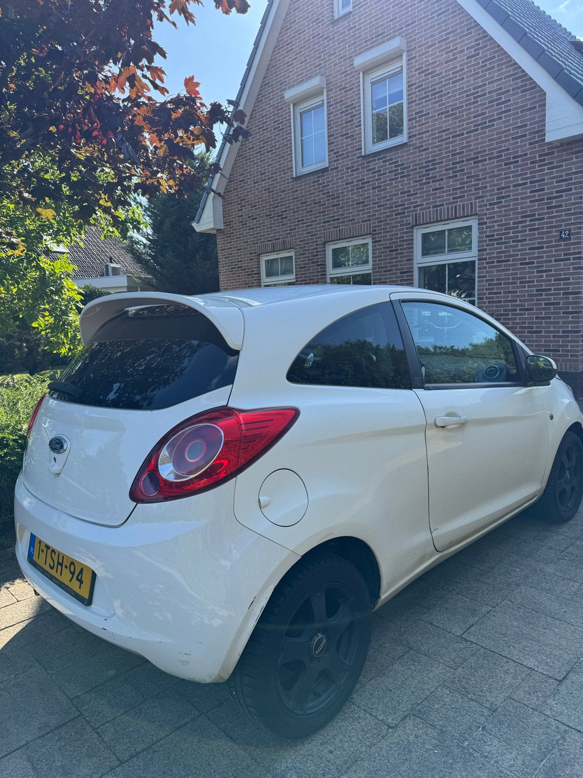 Ford Ka 1.2 51KW 2009 Wit, Voorwielaandrijving, 1242 cc, 4 cilinders, 4 stoelen