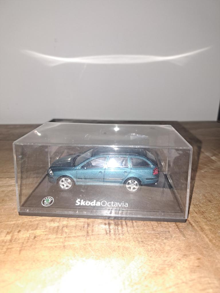 Abrex cararama Praag model skoda octavia, Hobby en Vrije tijd, Modelauto's | 1:43, Overige merken, Auto, Czech republic praag