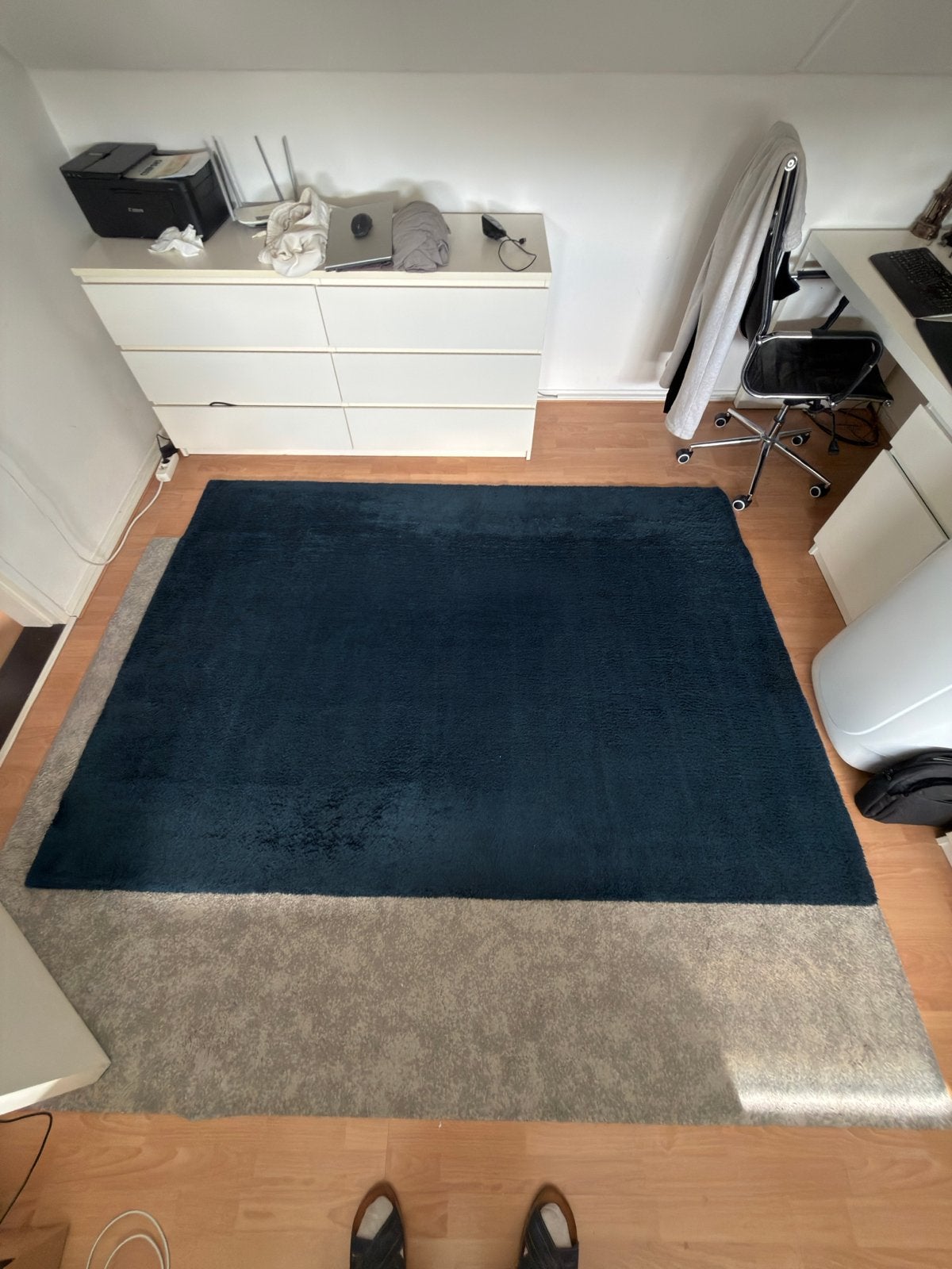 Twee donkerblauwe rechthoekige vloerkleden., Ophalen, Gebruikt, Blauw, 150 tot 200 cm