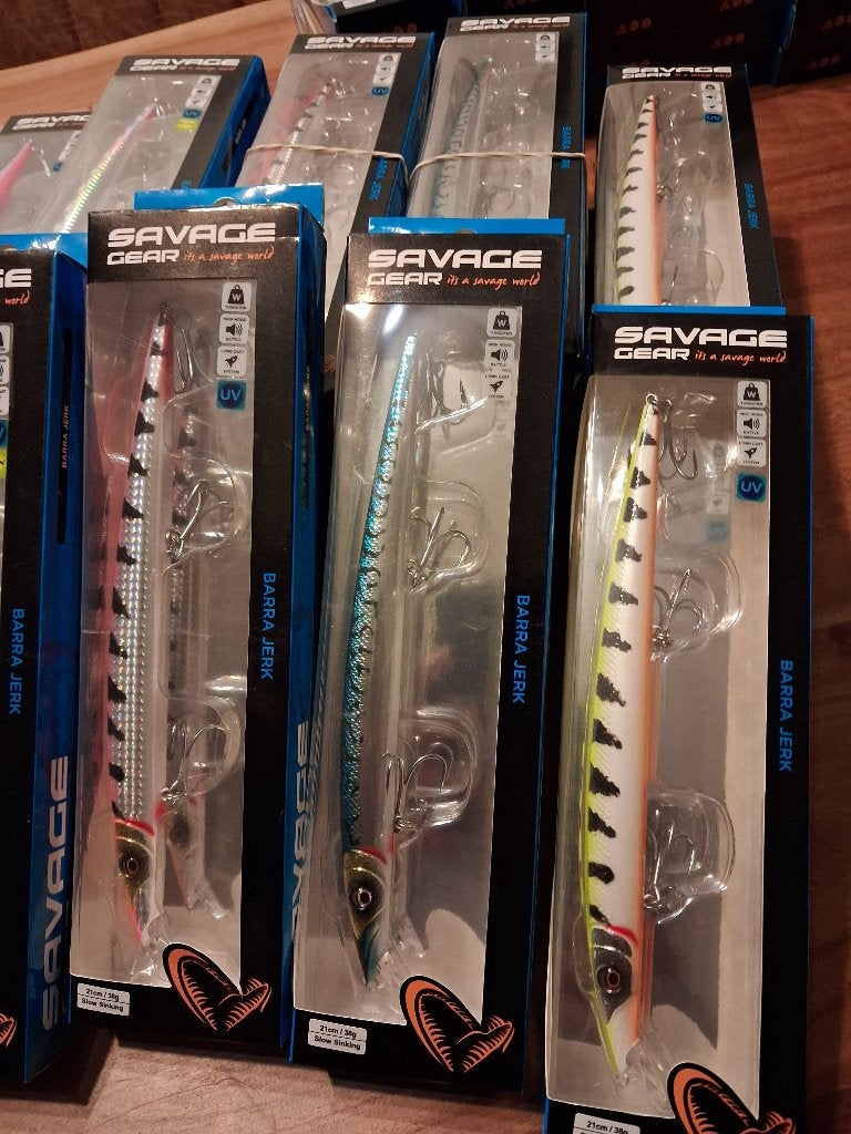 Savage Gear Barra Jerk 21cm/38g Slow Sinking (6 kleuren), Watersport en Boten, Tinstraat, Savage Gear, Overige typen, Nieuw