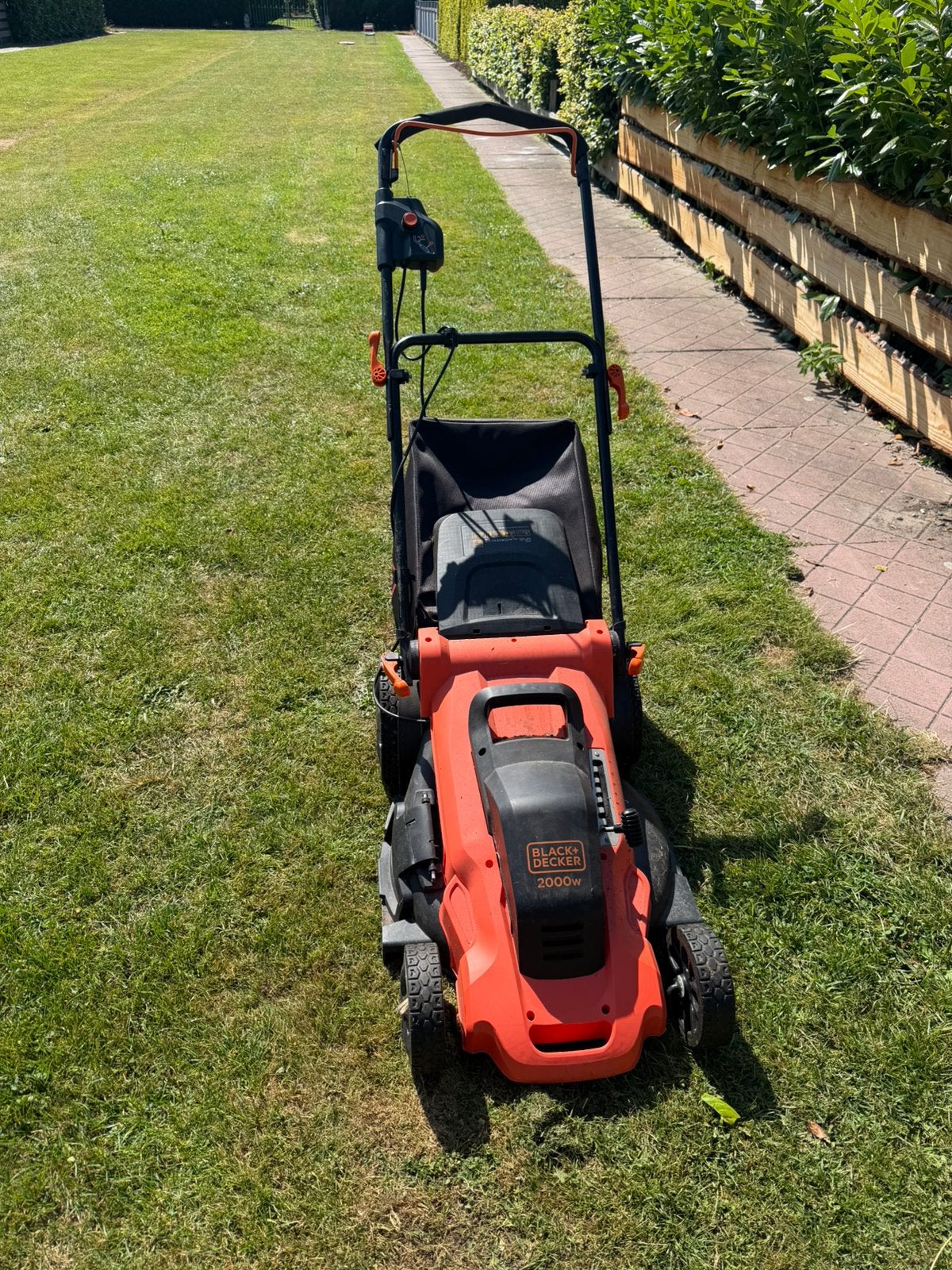 Black en Decker 2000w, Tuin en Terras, Grasmaaiers, Zo goed als nieuw, Ophalen