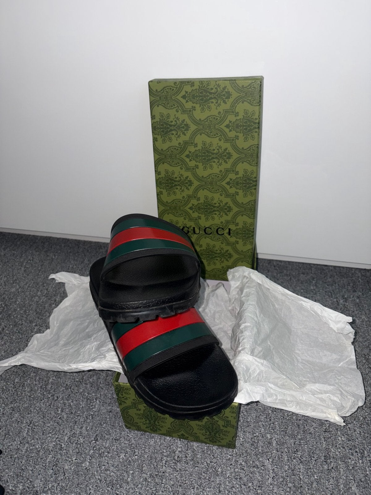 Nieuwe Gucci slippers maat 44 (past ook als 43), Zwart, Nieuw, Ophalen, Slippers
