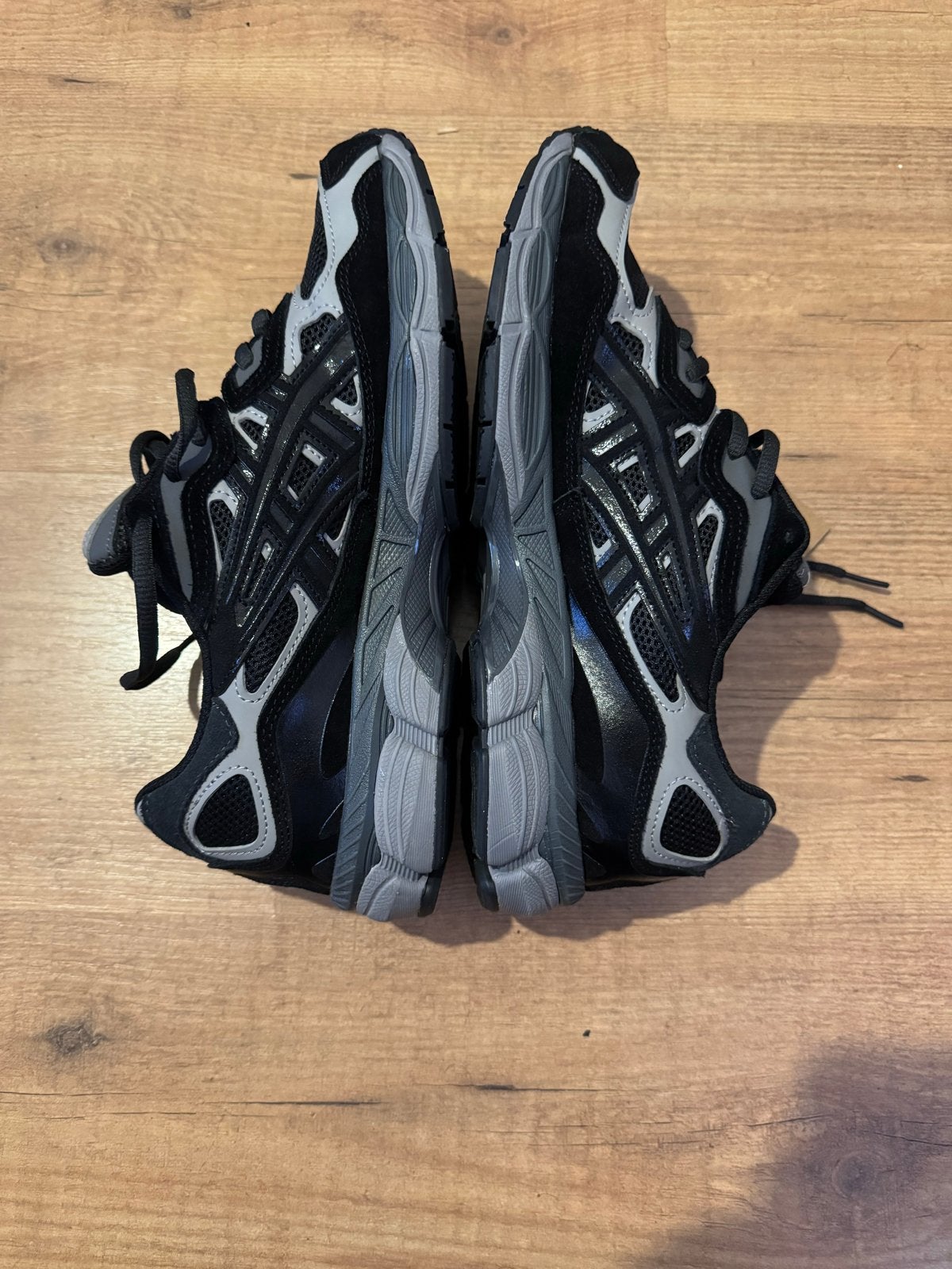 Asics GEL-CUMULUS maat 44 maar ze vallen kleiner rond 41, Ophalen of Verzenden, Nieuw, Zwart, Sneakers of Gympen