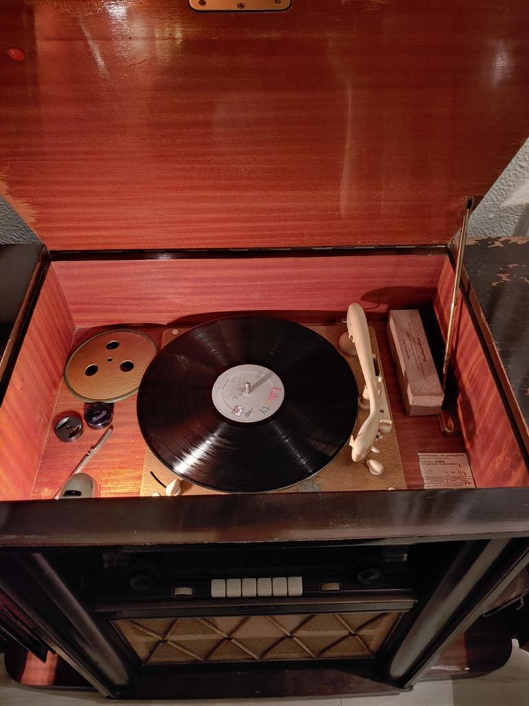 Platenspeler/Radiomeubel B & O, Beovision., Antiek en Kunst, Ophalen