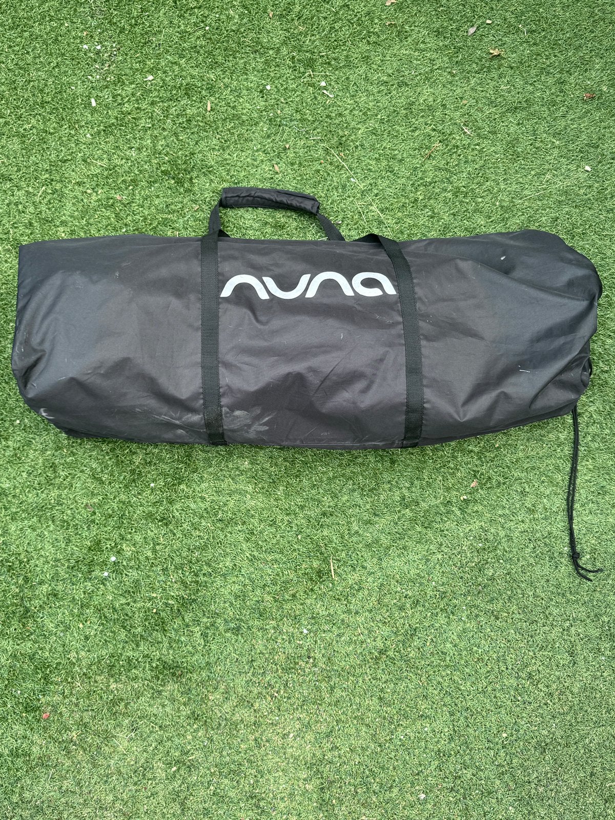 Nuna SENA aire campingbedje zwart/grijs – complete set, Ophalen, Zo goed als nieuw, Reisbedje