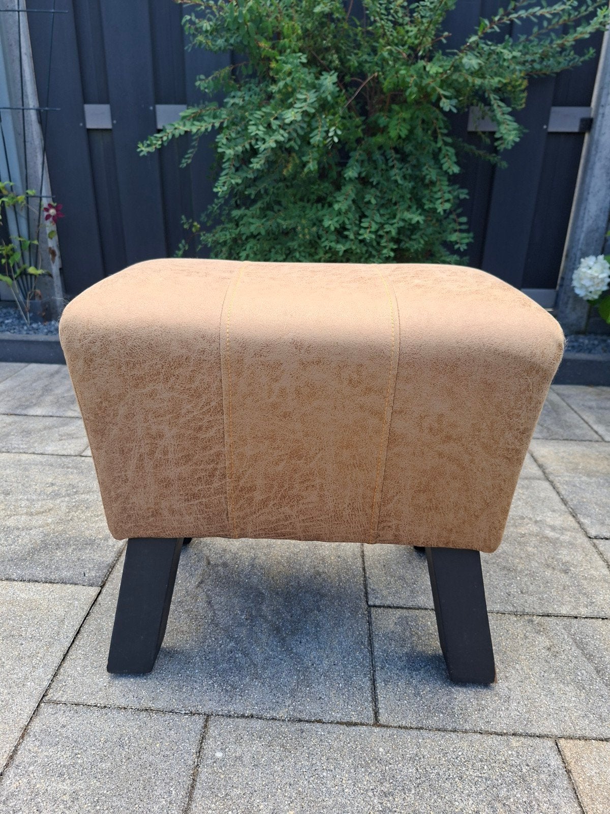 Hocker suède look met houten poten - 50x33x46 cm, Ophalen, Gebruikt, 50 tot 75 cm, Stof