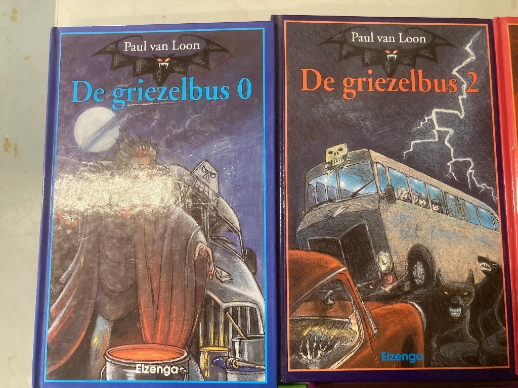 T.K. De Griezelbus deel 1 en 3 door Paul van Loon + DVD, Ophalen of Verzenden, Gelezen, Paul van Loon, Fictie algemeen