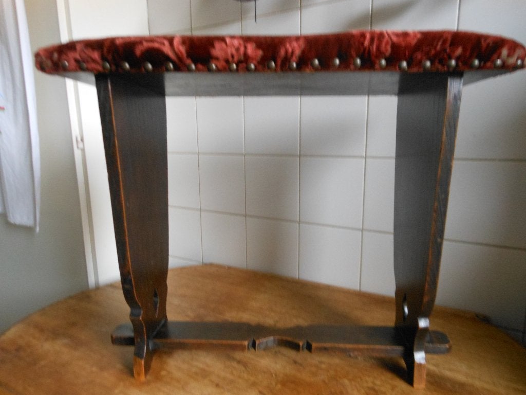 zitbankje rood vloers bekleed, Ophalen