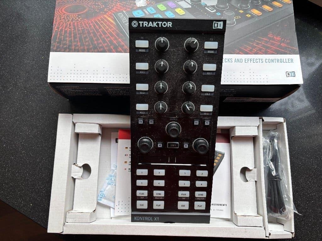 Traktor X1 MK2, Muziek en Instrumenten, Ophalen of Verzenden, Gebruikt, Dj-set, Overige merken