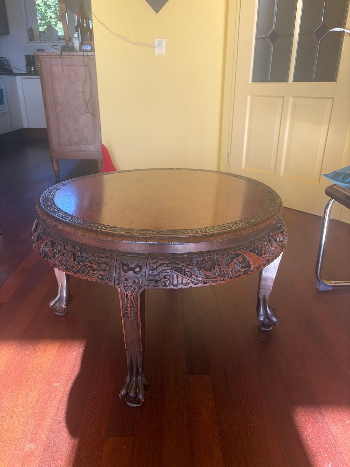 Antieke salontafel met houtsnijwerk, Antiek en Kunst, Ophalen