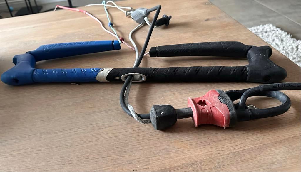 Ozone Contact Bar V4 - Kitesurf Bar, Watersport en Boten, Kitesurfen, Geen board, Ophalen, Gebruikt, 9 m²