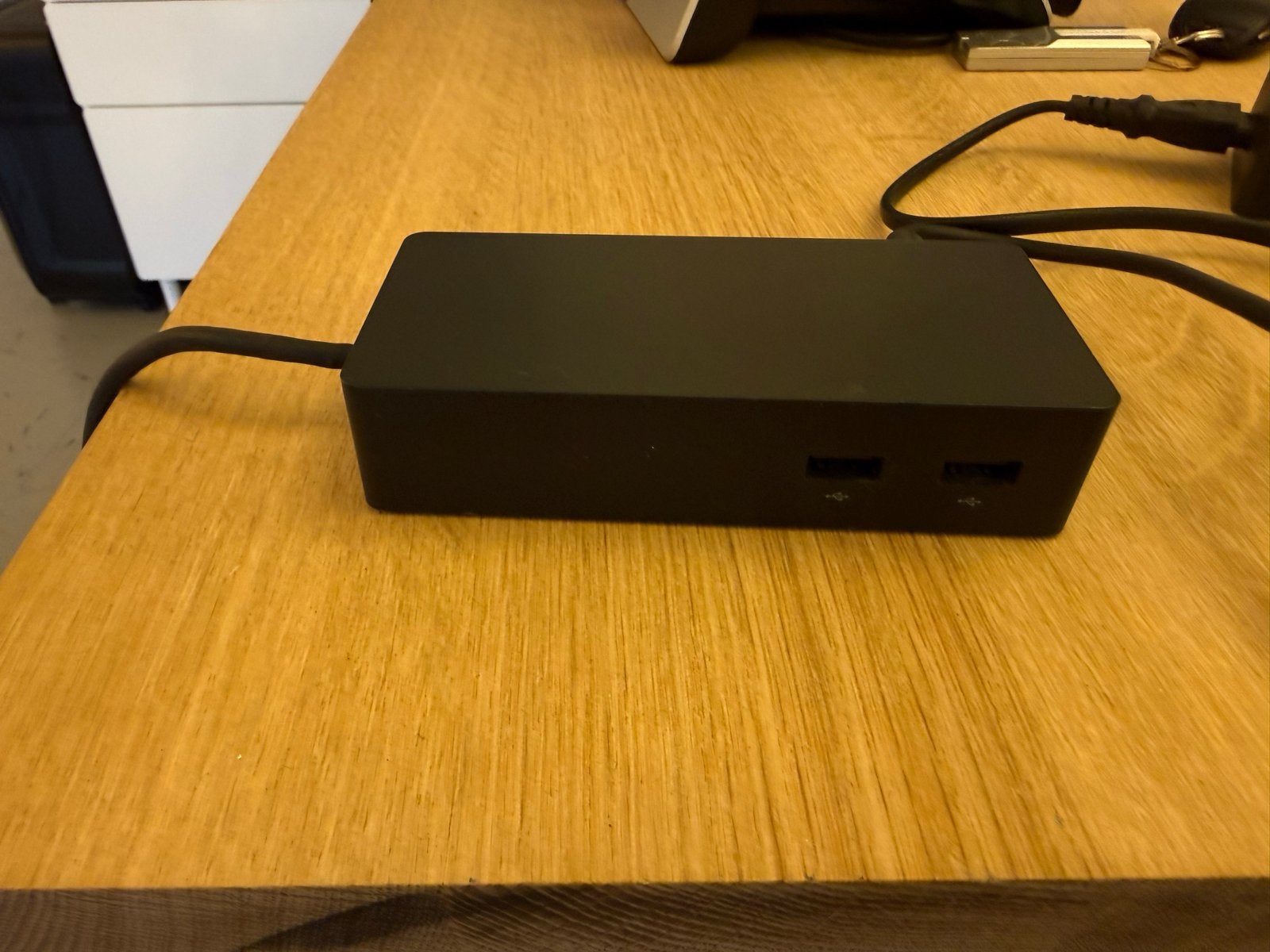 Microsoft Surface Dock (2 stuks beschikbaar), Computers en Software, Dockingstations, Ophalen of Verzenden, Gebruikt, Docking station