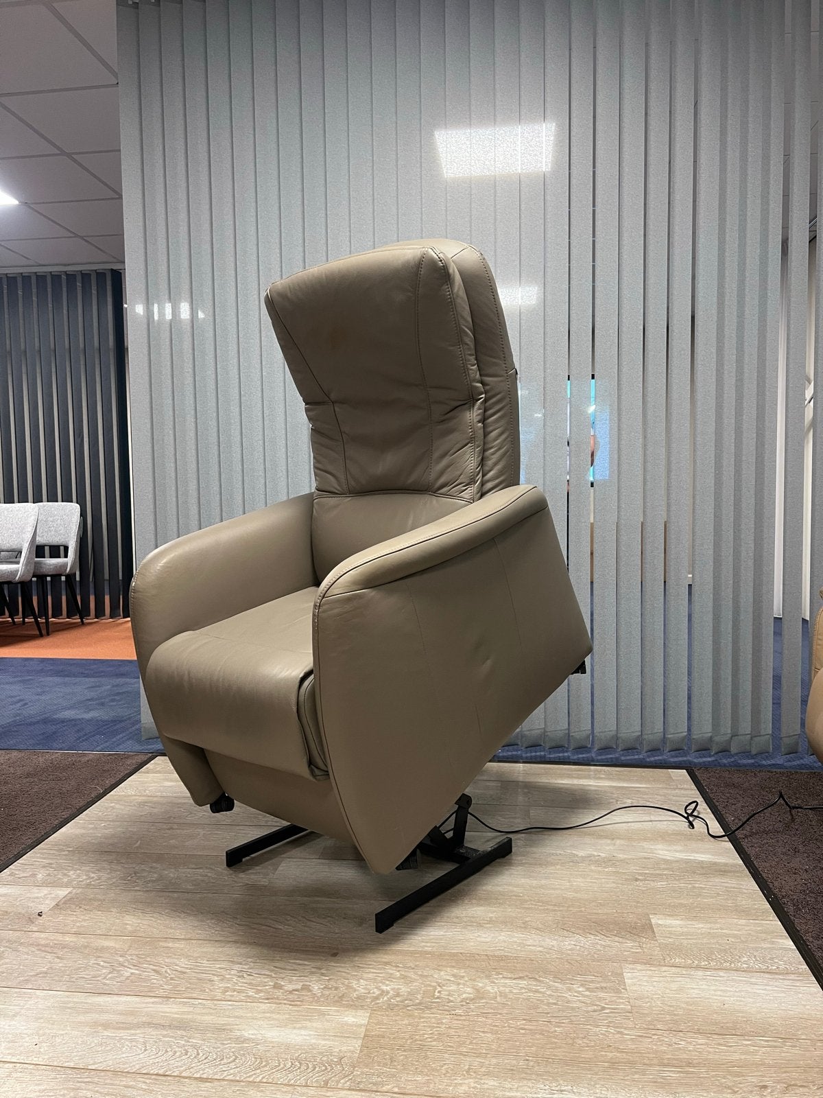 Hukla Elektrische Sta-op Stoel in Leer - Comfort & Stijl, Ophalen, Gebruikt, Leer, 75 tot 100 cm