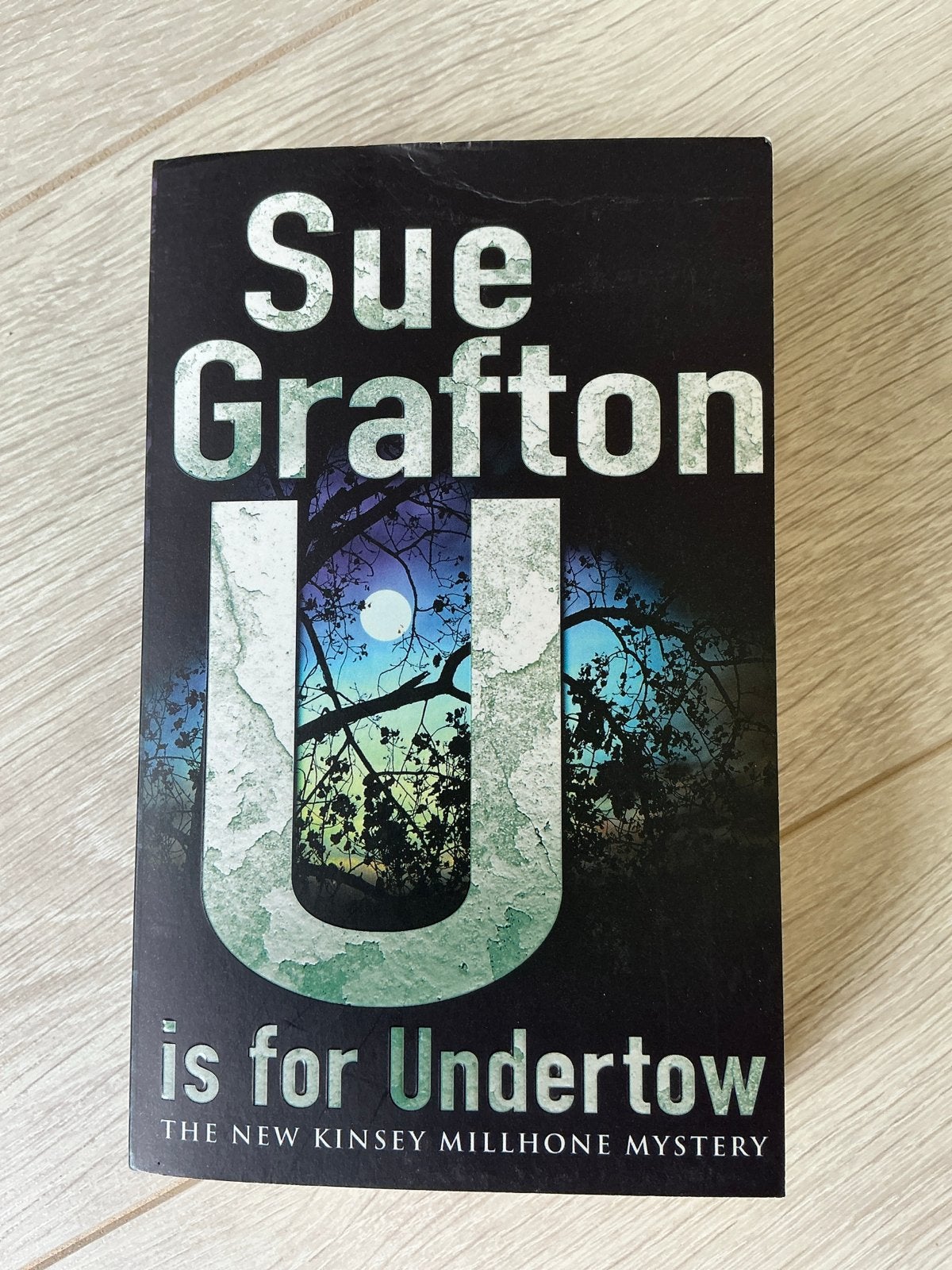 U is for Undertow - Sue Grafton (Kinsey Millhone Mystery), Ophalen of Verzenden, Zo goed als nieuw