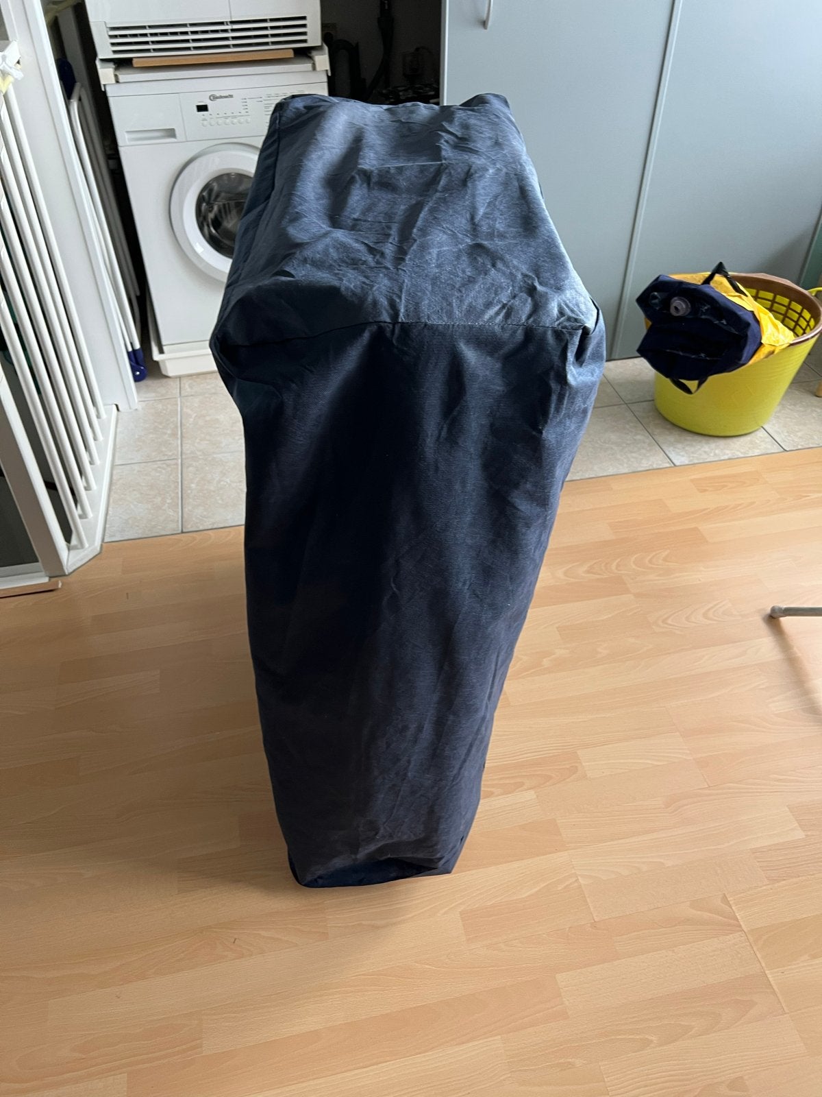 Inklapbaar logeerbed met matras en hoes, Huis en Inrichting, Ophalen, Gebruikt, Eenpersoons, Blauw
