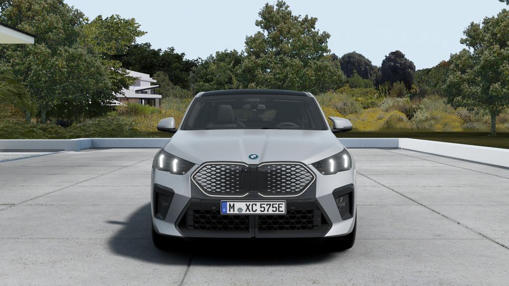 BMW iX2 eDrive20 M Sport / Panoramadak / Sportstoelen / Adap, Auto's, BMW, IX2, Zwart, Stoelverwarming, Leder