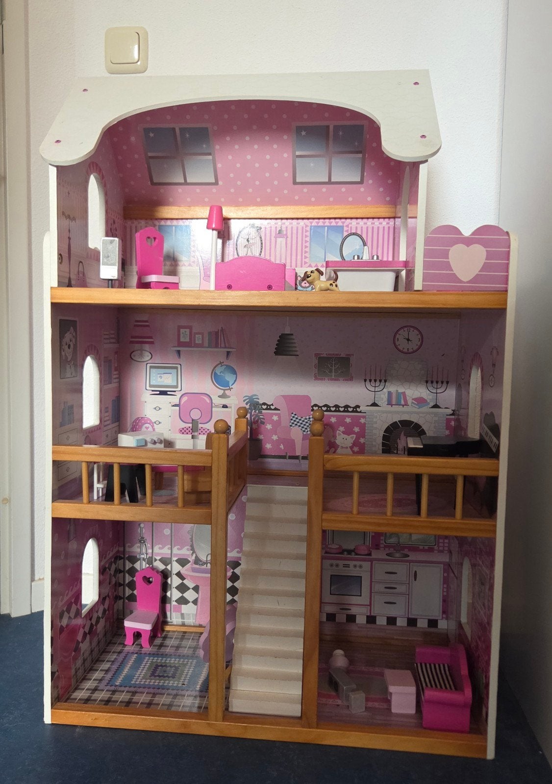 Groot houten poppenhuis met meubels - Roze, Ophalen, Zo goed als nieuw, Meisje