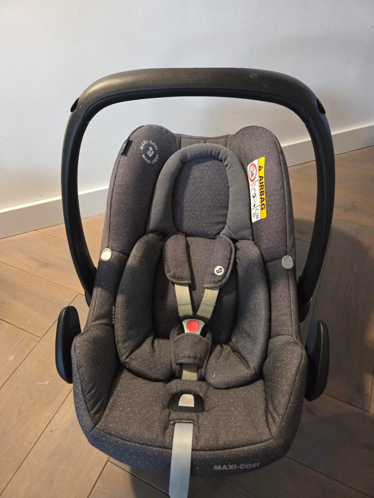 Maxi Cosi autostoel met newborn inzet, Autogordel of Isofix, Gebruikt, 0 t/m 13 kg, Maxi-Cosi