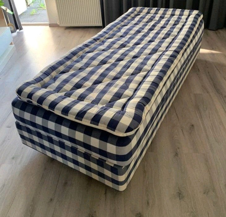 Hästens boxspring 210cm x 90cm in prima staat, Huis en Inrichting, Ophalen, 90 cm, Eenpersoons, 210 cm
