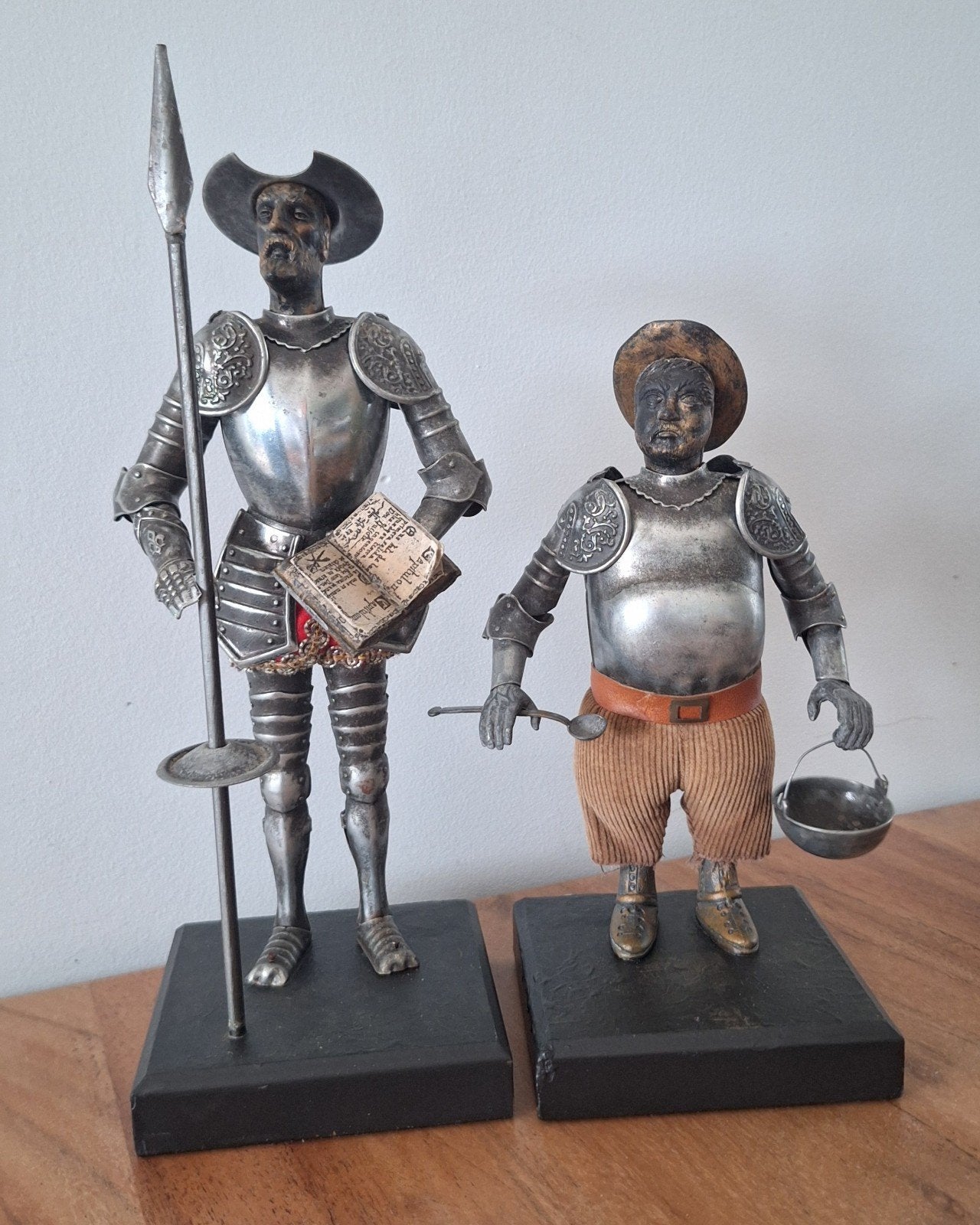 Don Quichot en Sancho Panza beelden, metaal en stof, Zilver, Groep mensen, Ophalen of Verzenden, 20 - 50 cm
