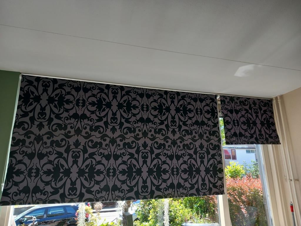 Set van 2 rolgordijnen: 77x190 cm en 205x190 cm, Huis en Inrichting, Stoffering | Gordijnen en Lamellen, Ophalen, Gebruikt, Klassiek patroon