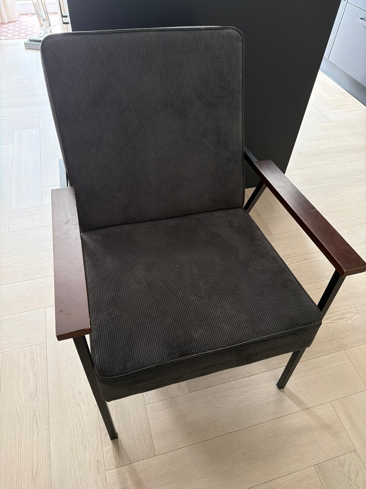 Karwei Doom stoel - Comfortabele fauteuil in antraciet, Ophalen, Gebruikt, Hout, Eén