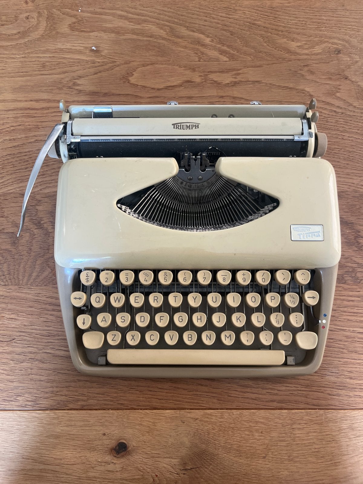Triumph Tippa originele Typemachine met draagkoffer, Diversen, Typemachines, Ophalen of Verzenden, Zo goed als nieuw