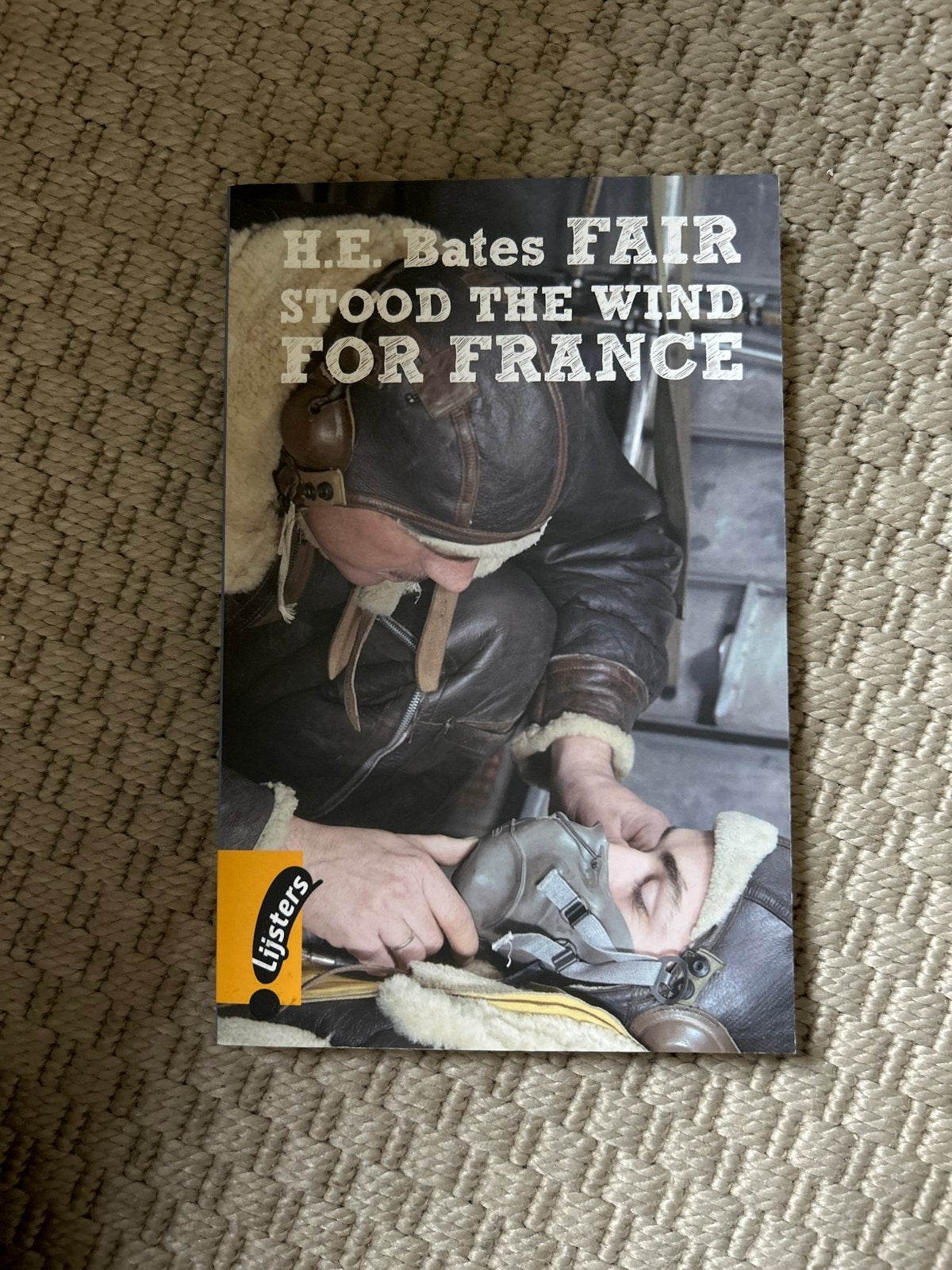 H.E. Bates - Fair Stood the Wind for France (Lijsters), Ophalen of Verzenden, Tweede Wereldoorlog, Zo goed als nieuw, Luchtmacht