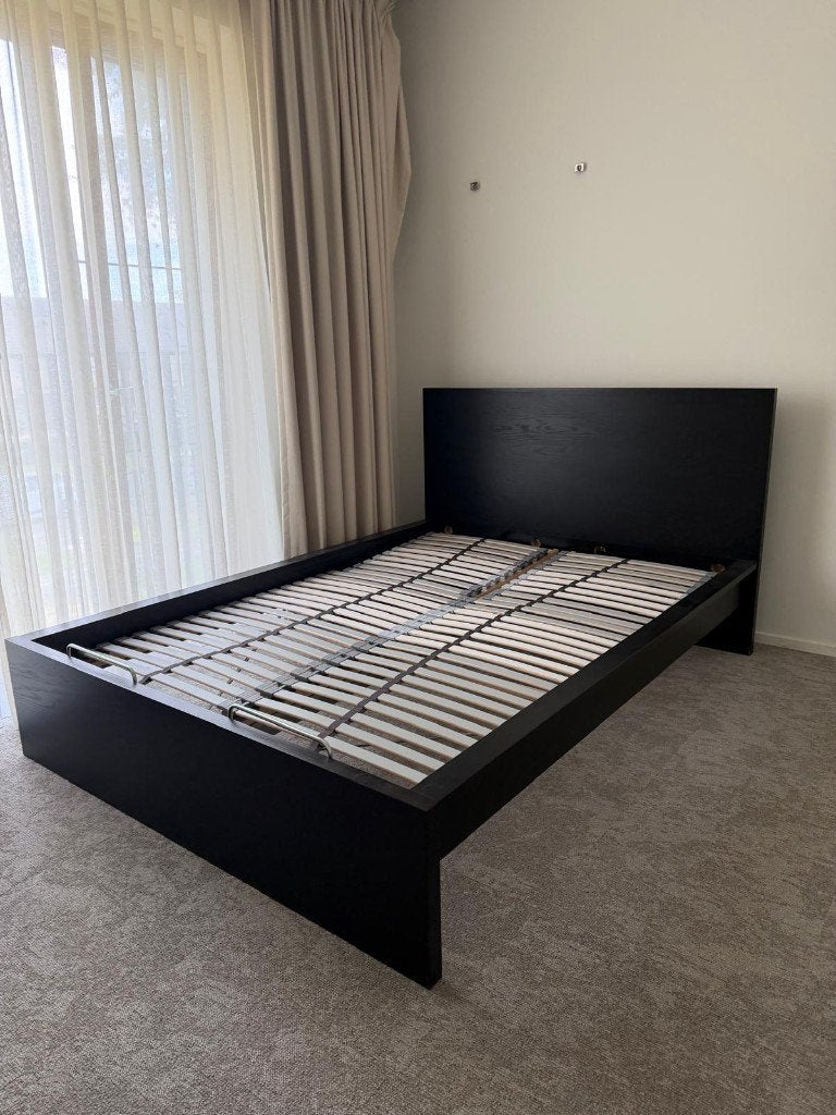 Foto 3 van MALM bed ombouw zwart met lattenbodems
