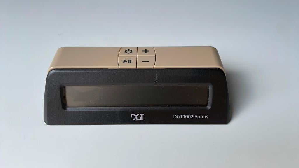 Schaakklok digitaal. DGT1002 Bonus, Hobby en Vrije tijd, Verzenden, Minder dan 500 stukjes, Zo goed als nieuw