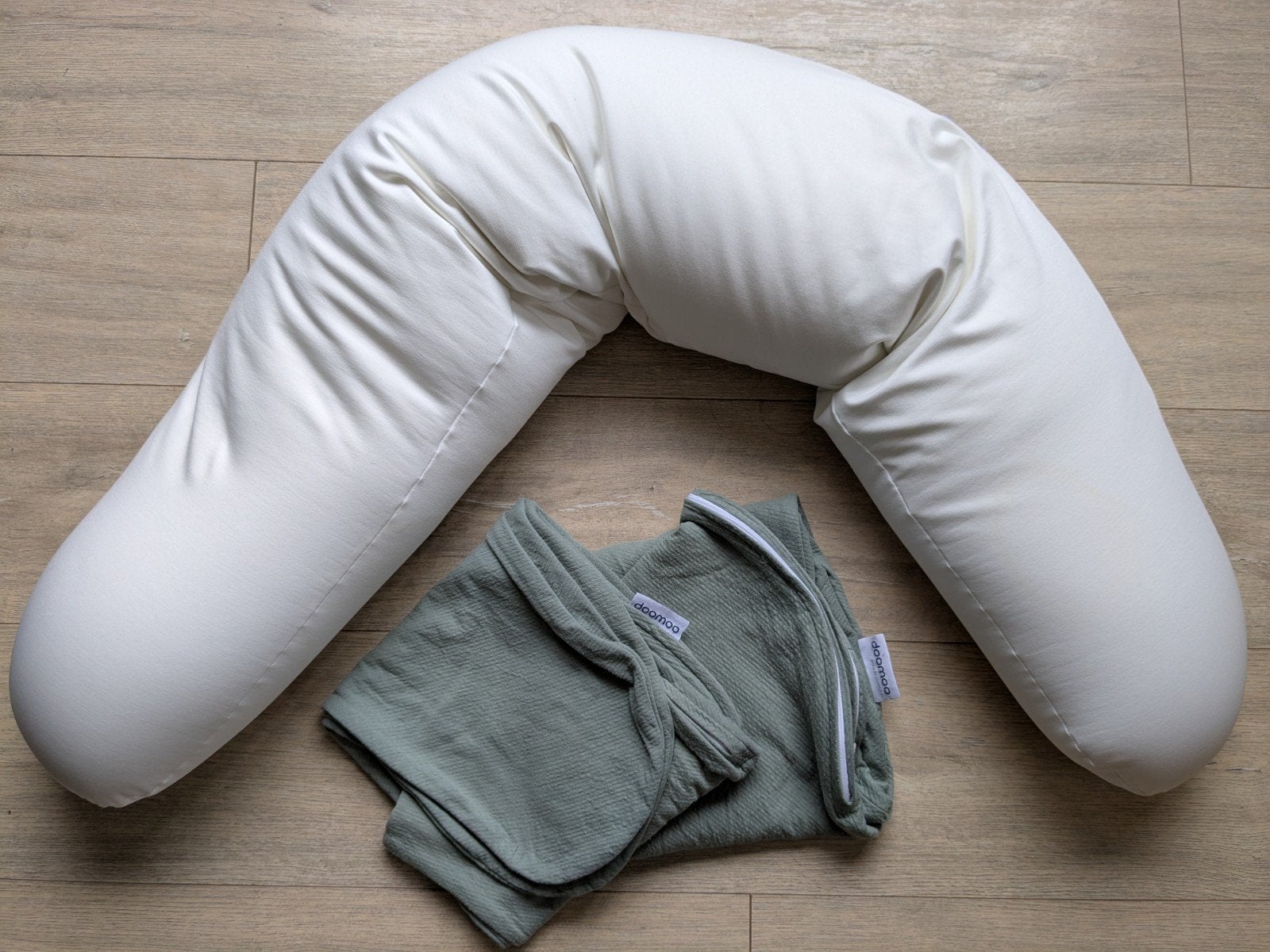 Doomoo Buddy + 2 hoezen - Voedingskussen / Maternity pillow, Ophalen of Verzenden, Gebruikt, Voedingskussen, Doomoo