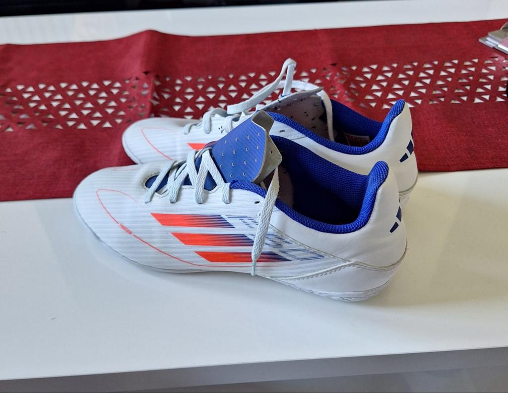 Adidas F50 zaalvoetbalschoenen maat 40 z.g., Ophalen of Verzenden