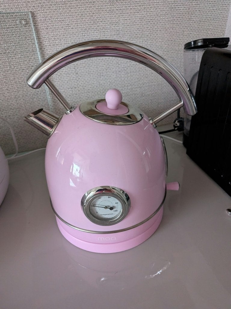 Moa waterkoker fluitketelstijl met thermometer - Roze, 1 tot 2 liter, Ophalen of Verzenden, Gebruikt