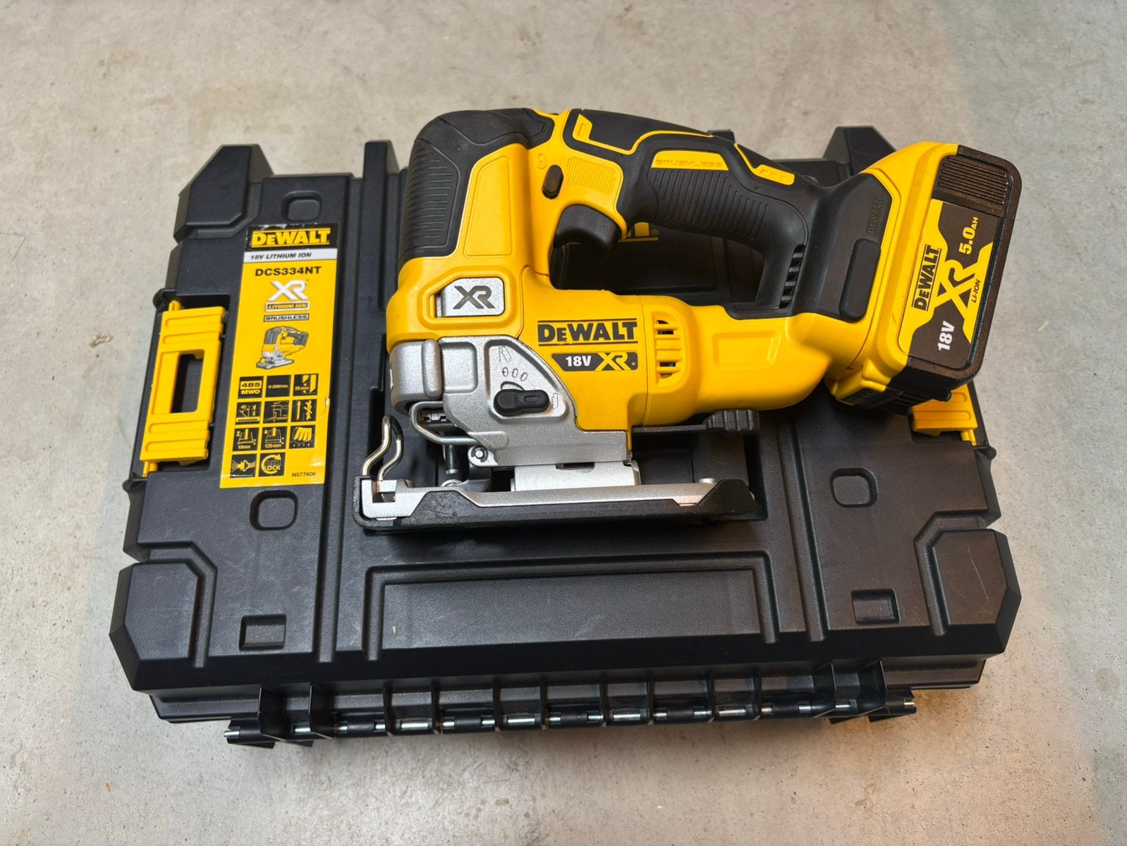 DeWalt DCS334 18v decoupeerzaag incl. 5ah accu in koffer, Ophalen of Verzenden, Zo goed als nieuw, Decoupeerzaag