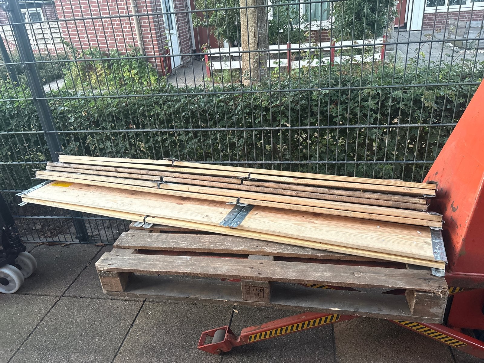 Pallet met 4 randen 120x80, Ophalen of Verzenden, Gebruikt