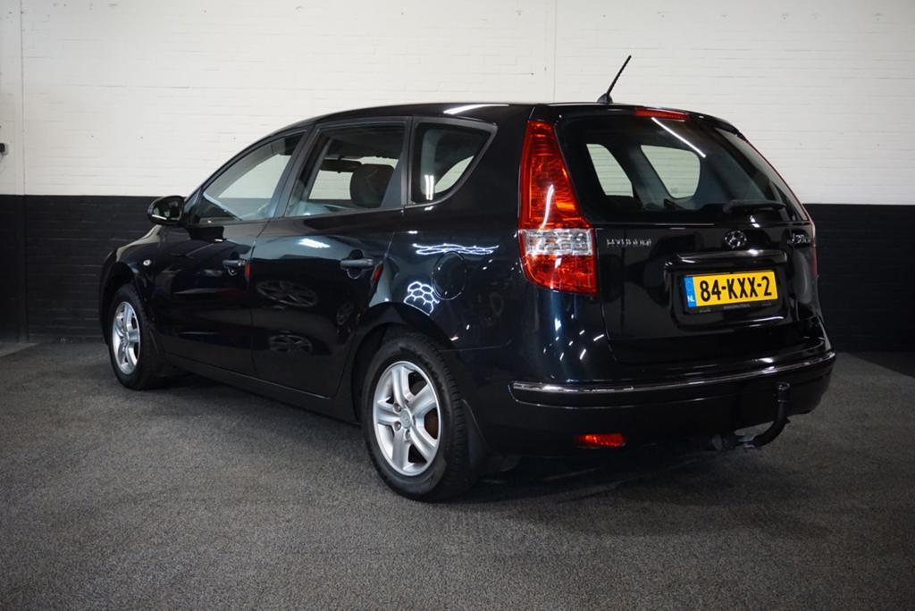 Hyundai i30 CW 1.6i Active | TREKHAAK | AIRCO, Voorwielaandrijving, Stof, 4 cilinders, Zwart