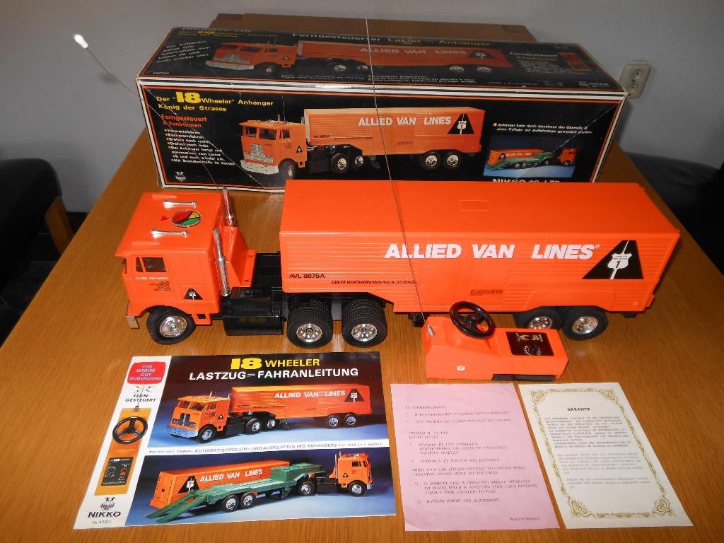 NIKKO RC TRUCK MET OPLEGGER OLDTIMER JAREN 70, 1:32 tot 1:50, Zo goed als nieuw, Truck, Ophalen