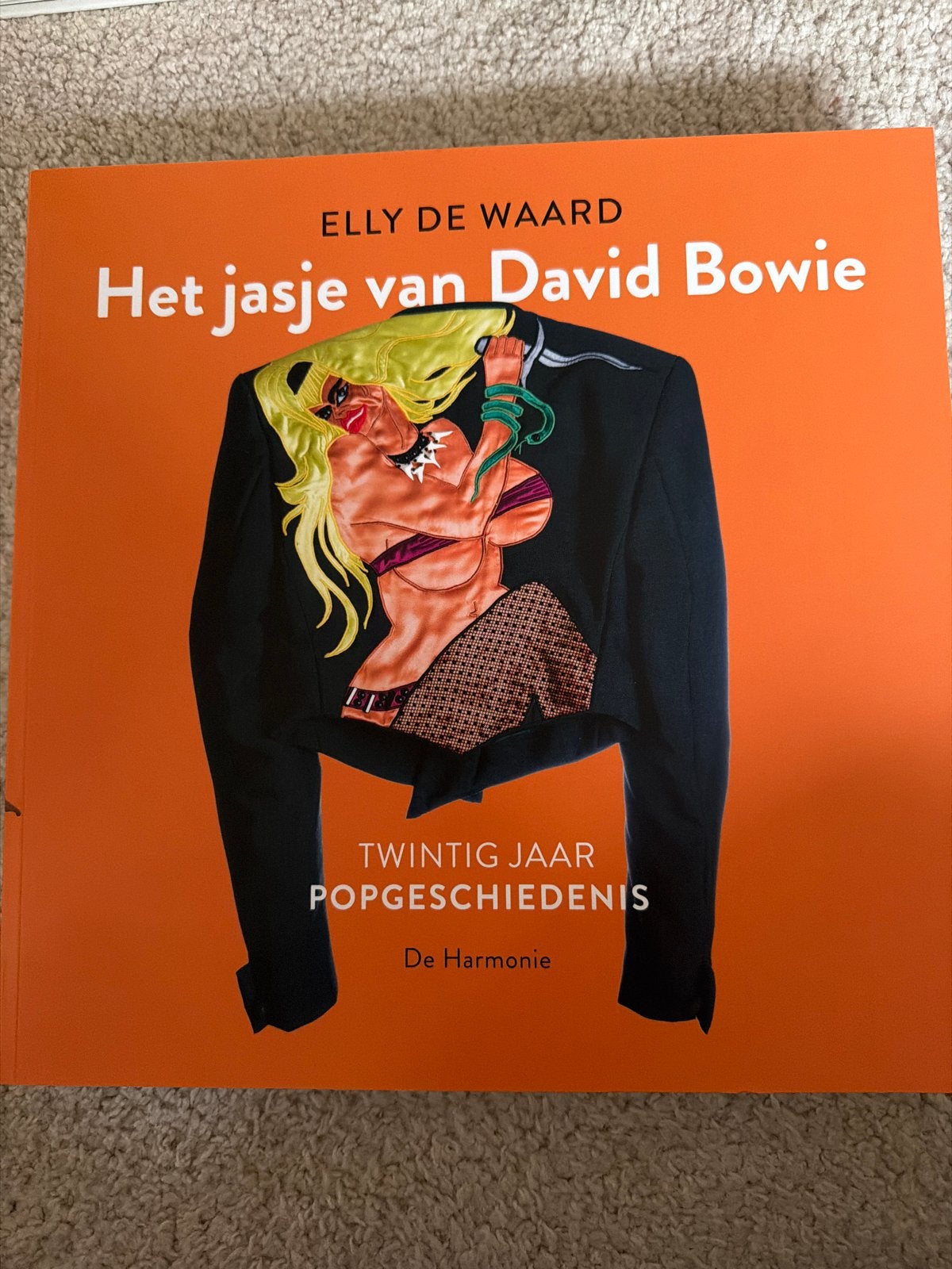 Het jasje van David Bowie - Elly de Waard, Ophalen of Verzenden, Zo goed als nieuw, Artiest