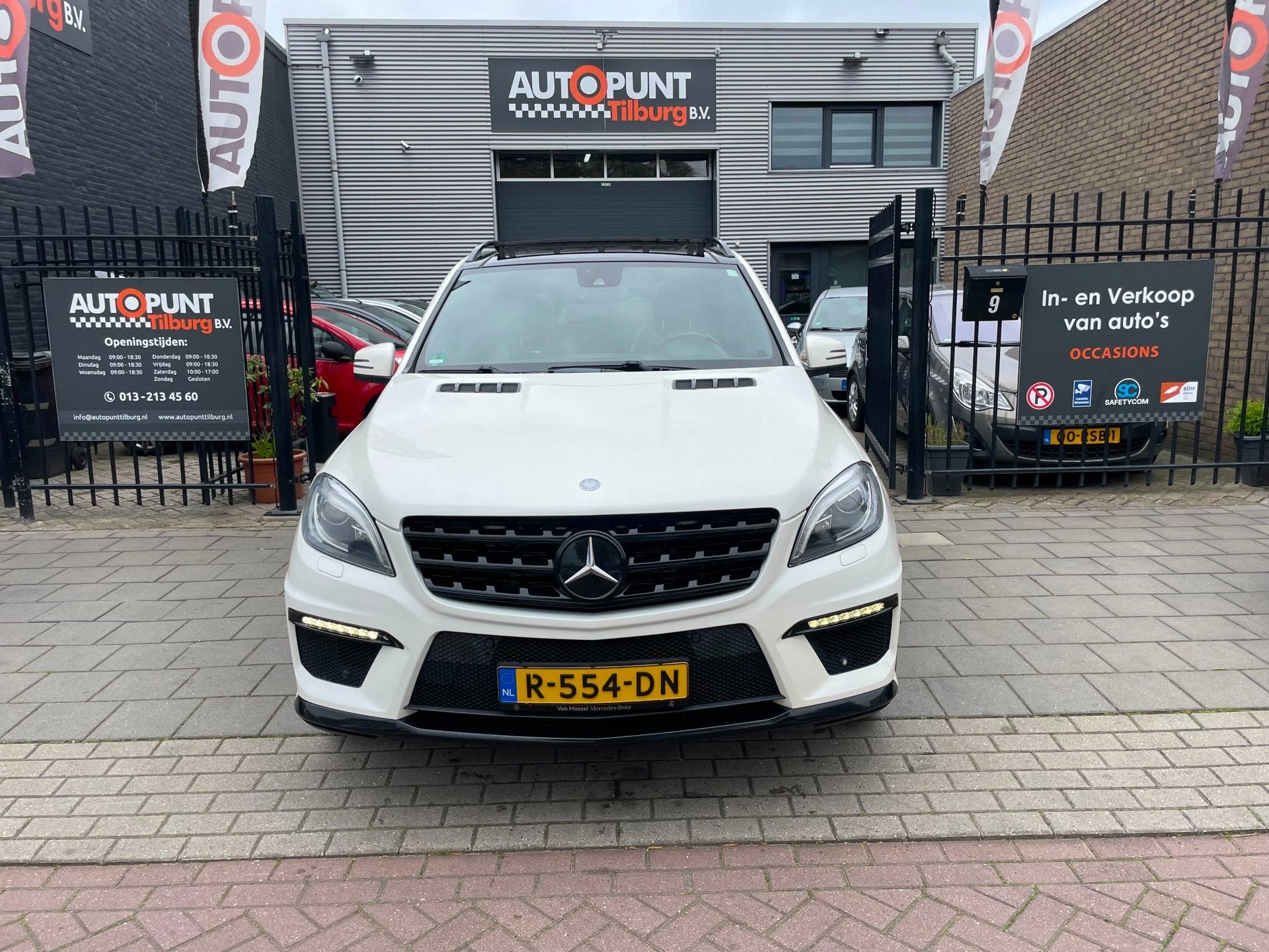 Mercedes-Benz M-klasse AMG 63 Performance Pack Trekhaak Airc, Auto's, Gebruikt, 8 cilinders, 2245 kg, Wit