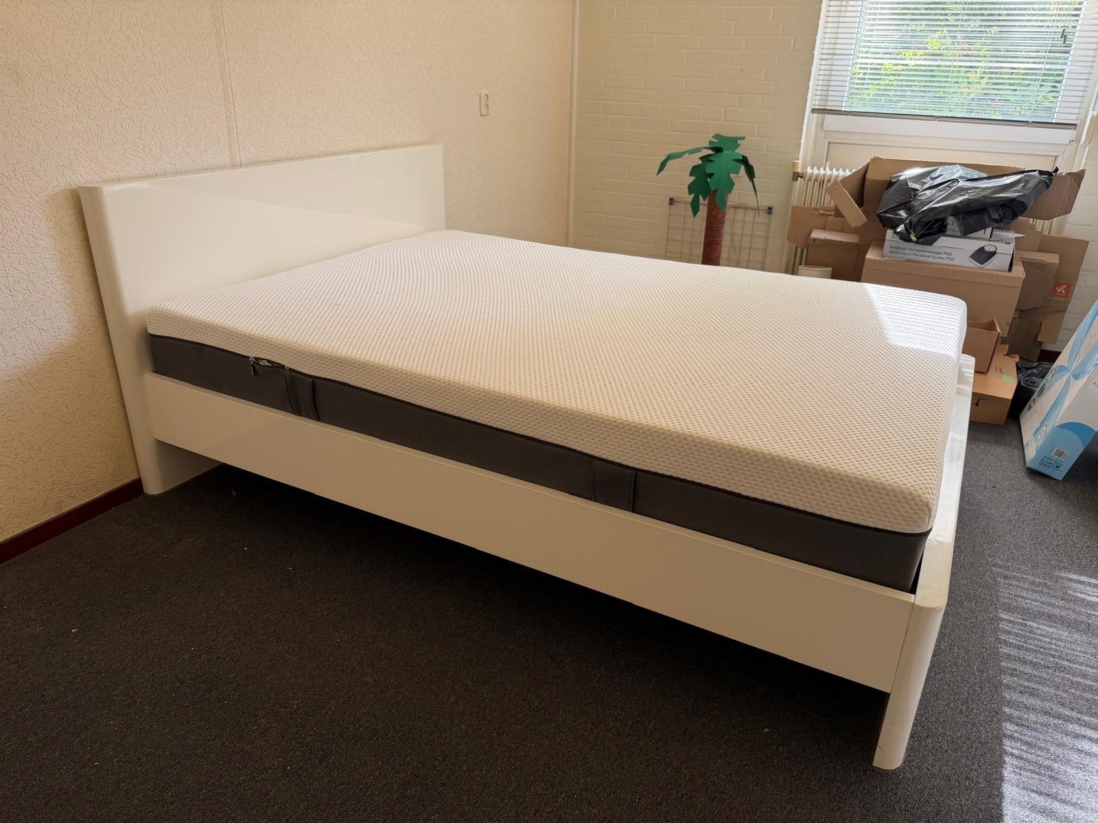 GRATIS Wit bed / bedframe met Emma matras 140x200 cm, Ophalen, Wit, 140 cm, Zo goed als nieuw