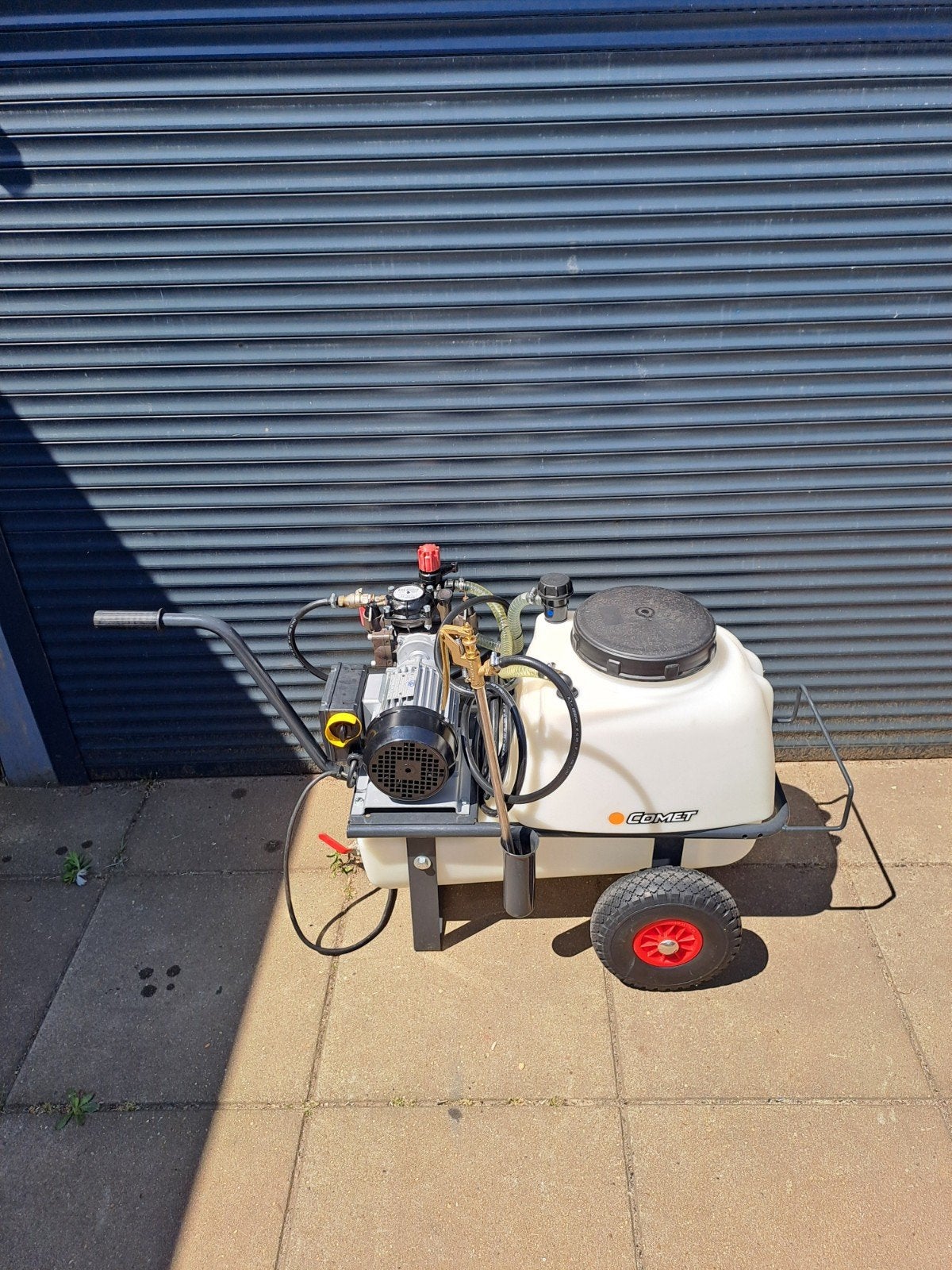 Comet spuitwagen 50 liter, Ophalen, Zo goed als nieuw, Comet, Elektrisch