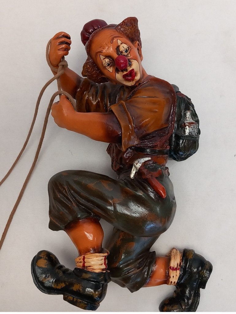 Vintage Klimmende Clown Beeldje - Decoratief Kunstwerk, Verzamelen, Beelden en Beeldjes, Ophalen of Verzenden, Gebruikt, Mens