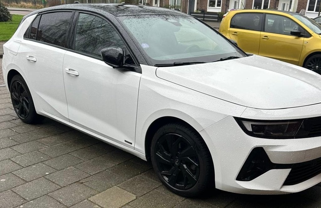 Opel Astra 1.2 Turbo 130pk Start/stop 2023 GSLINE ultimated, 1199 cc, Leder en Stof, Wit, Elektronische parkeerrem