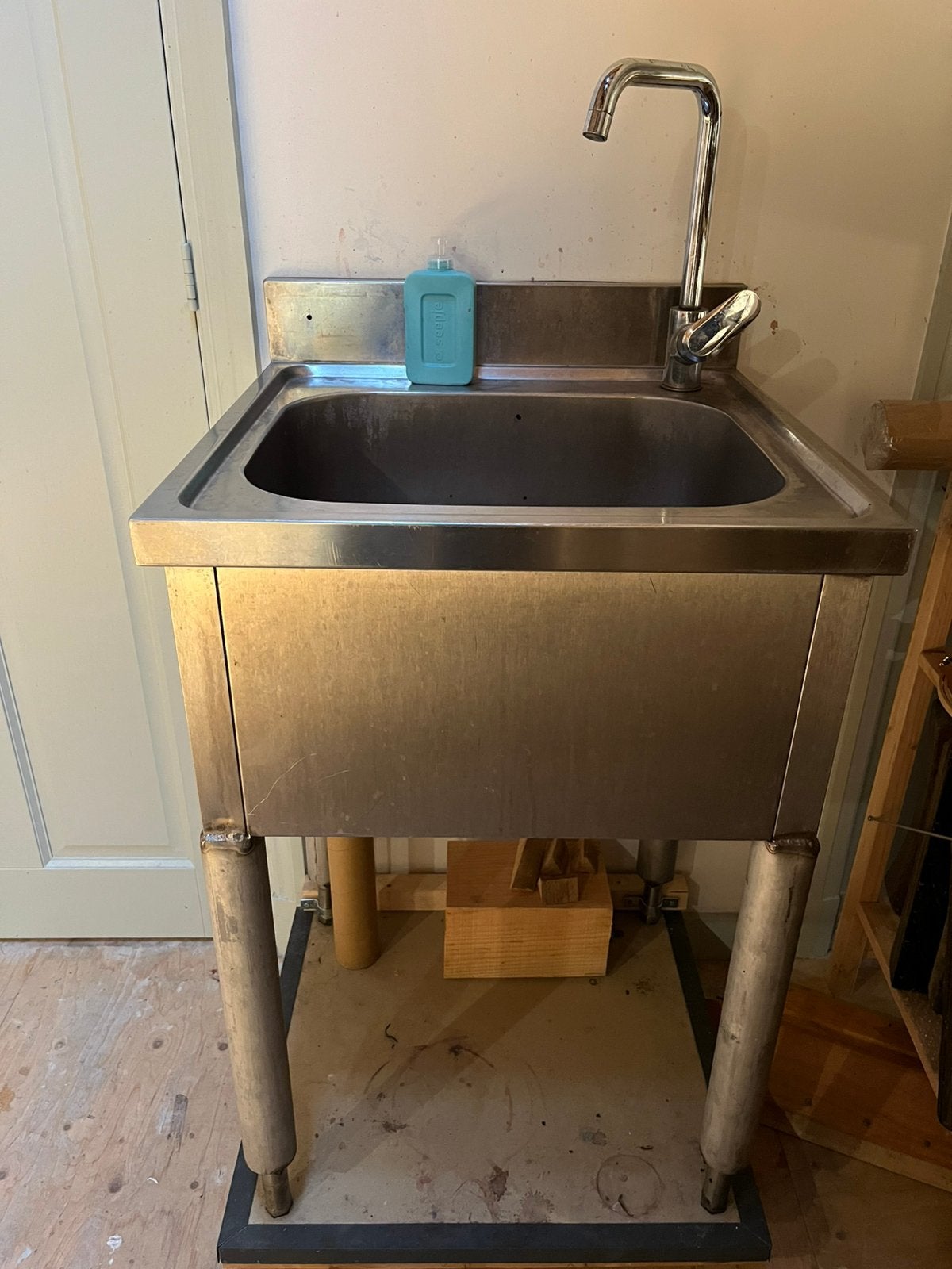 Metalen diepe spoelbak 60x60x88 cm, Doe-het-zelf en Verbouw, Sanitair, Ophalen, Gebruikt, Rvs, Overige typen